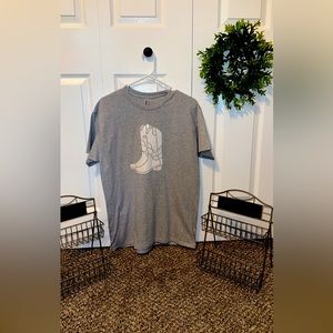 Never worn made with a cricut to sell it!